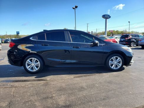 Used 2018 Chevrolet Cruze LT FWD image 5