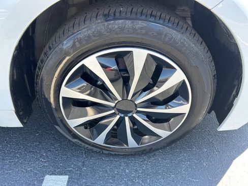 Used 2025 Toyota Corolla LE image 21