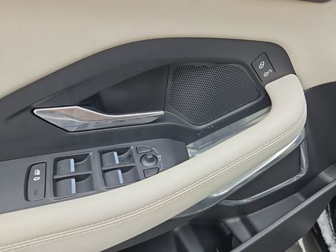 Used 2019 Jaguar E-PACE R-Dynamic SE image 23