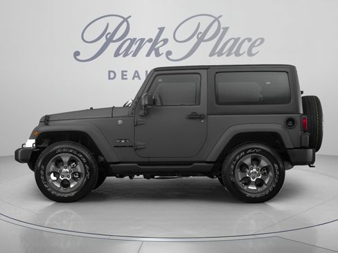 Used 2017 Jeep Wrangler Unlimited Sahara AWD/4WD image 2