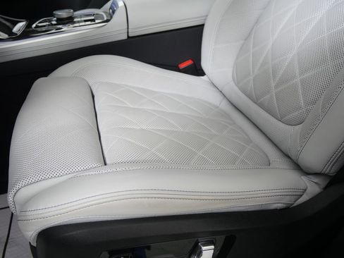 Certified 2025 BMW X7 xDrive40i w/ Premium Package AWD/4WD image 9