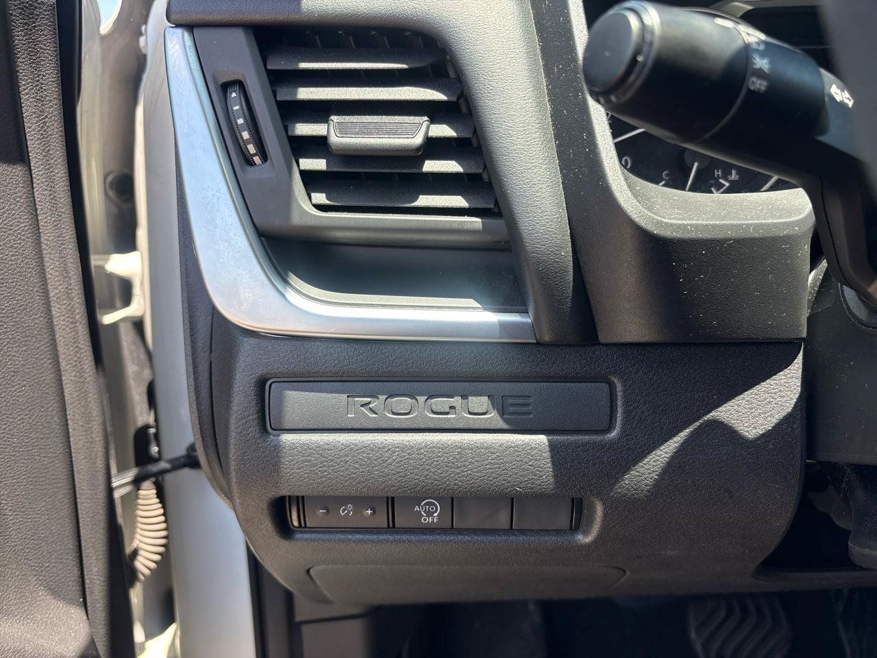 Used 2024 Nissan Rogue S AWD/4WD image 14