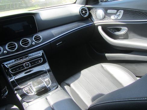 Used 2017 Mercedes-Benz E 300 4MATIC image 14