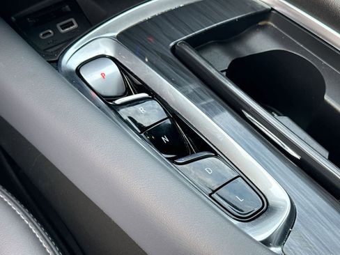 Used 2024 Buick Enclave Premium image 24