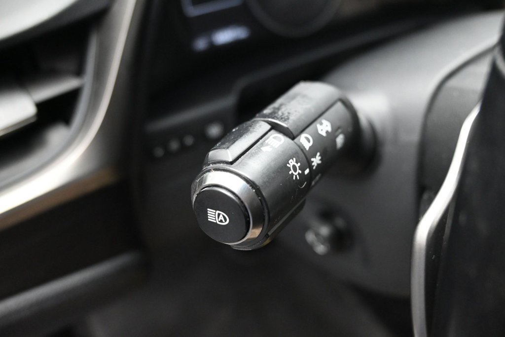 Used 2019 Lexus ES 300h w/ Premium Package FWD image 11