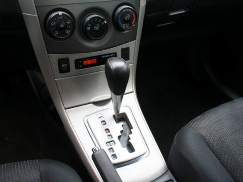 Used 2010 Toyota Corolla S image 19