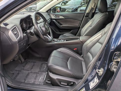 Used 2018 MAZDA MAZDA3 Touring image 16