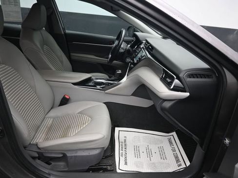 Used 2020 Toyota Camry SE w/ Cold Weather Package image 8