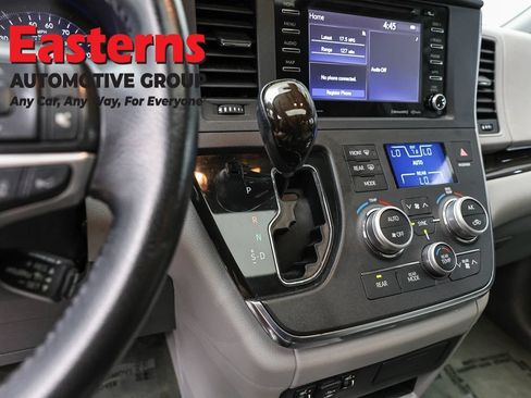 Used 2019 Toyota Sienna XLE FWD image 13