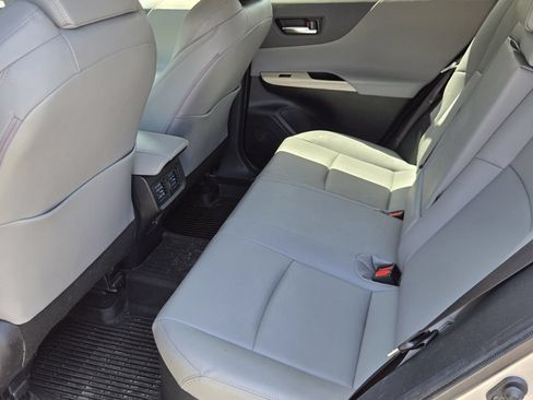 Used 2023 Toyota Venza XLE AWD/4WD image 10