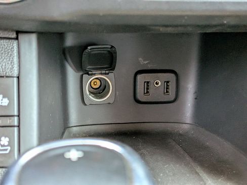 Used 2017 GMC Acadia Denali w/ Technology Package FWD image 33