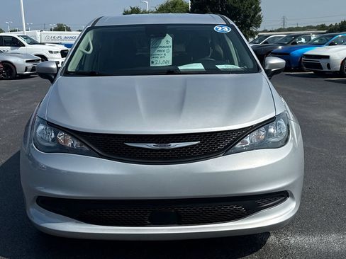 Used 2023 Chrysler Voyager LX FWD image 7