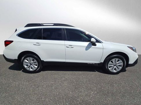 Used 2018 Subaru Outback 2.5i Premium AWD/4WD image 2