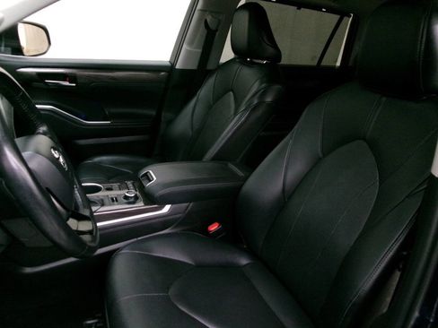 Used 2021 Toyota Highlander Limited AWD/4WD image 19