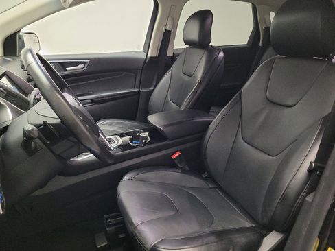 Used 2018 Ford Edge Titanium FWD image 17
