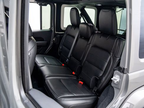 Used 2018 Jeep Wrangler Unlimited Sahara w/ Dual Top Group image 17