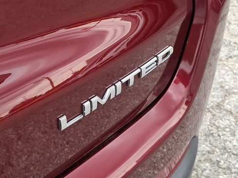 Used 2022 Jeep Compass Limited image 32