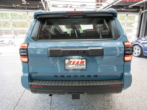 New 2026 Toyota 4Runner SR5 AWD/4WD image 3