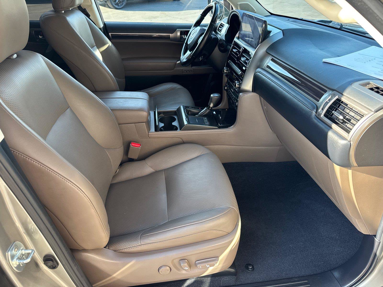 Used 2023 Lexus GX 460 Luxury w/ Sport Design Package AWD/4WD image 15