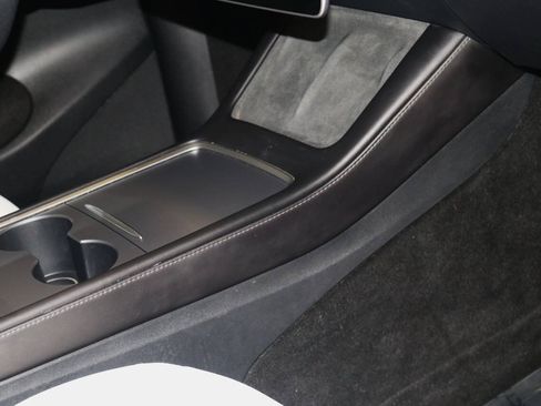 Used 2023 Tesla Model Y Long Range AWD/4WD image 51
