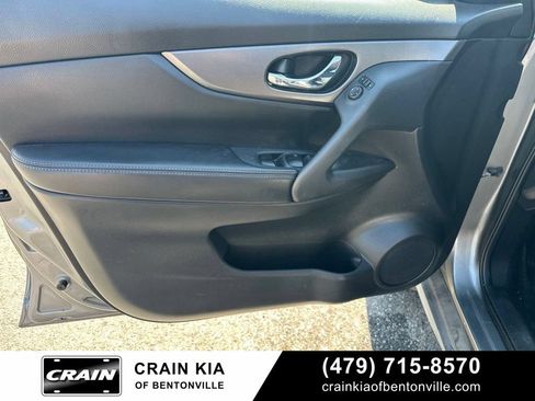 Used 2016 Nissan Rogue SV AWD/4WD image 14