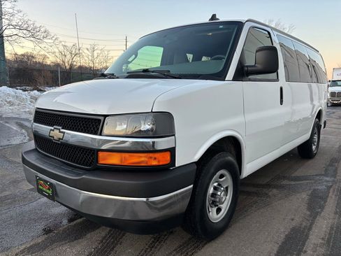 Used 2017 Chevrolet Express 2500 LT w/ LT Preferred Equipment Group image 2