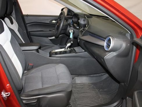 Used 2024 Chevrolet Trax LS FWD image 16
