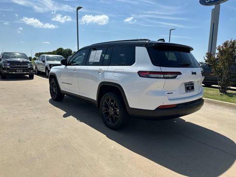 Used 2025 Jeep Grand Cherokee L Limited AWD/4WD image 3