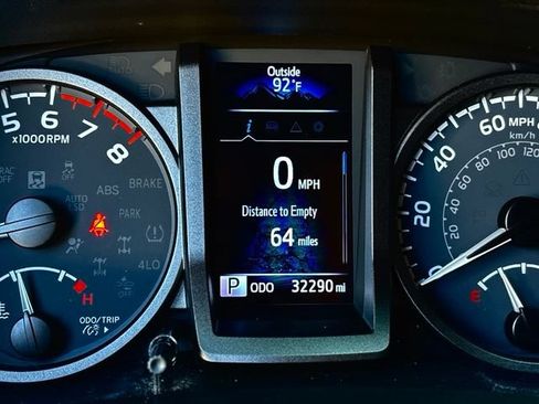 Used 2022 Toyota Tacoma TRD Off-Road w/ Technology Package RWD image 28