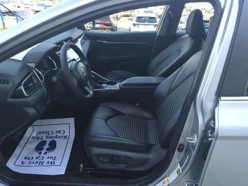 Used 2019 Toyota Camry SE FWD image 11
