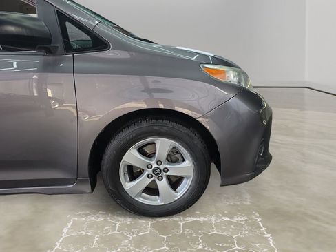 Used 2019 Toyota Sienna L w/ Carpet Mat Package image 14