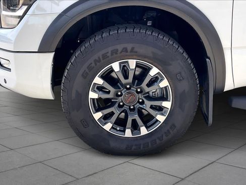Used 2024 Nissan Titan PRO-4X w/ Pro-4x Convenience Package image 11