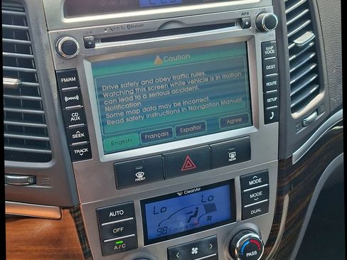 Used 2011 Hyundai Santa Fe Limited w/ Navigation Pkg 4 AWD/4WD image 12