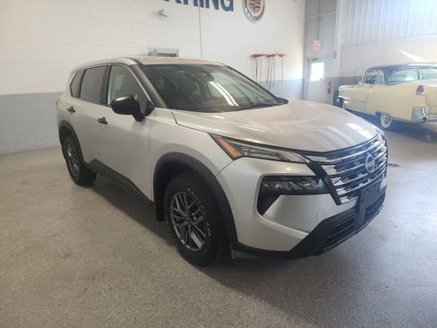 Used 2024 Nissan Rogue S AWD/4WD image 7