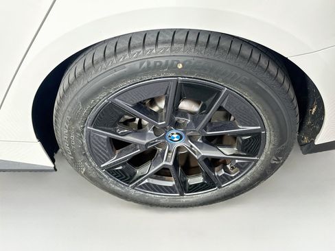 Used 2023 BMW i4 eDrive35 RWD image 11