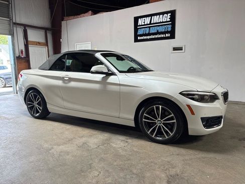 Used 2018 BMW 230i Convertible RWD image 3