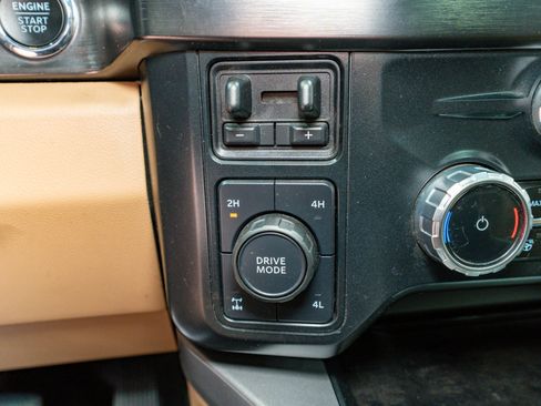 Used 2023 Ford F250 Lariat w/ Chrome Package image 29