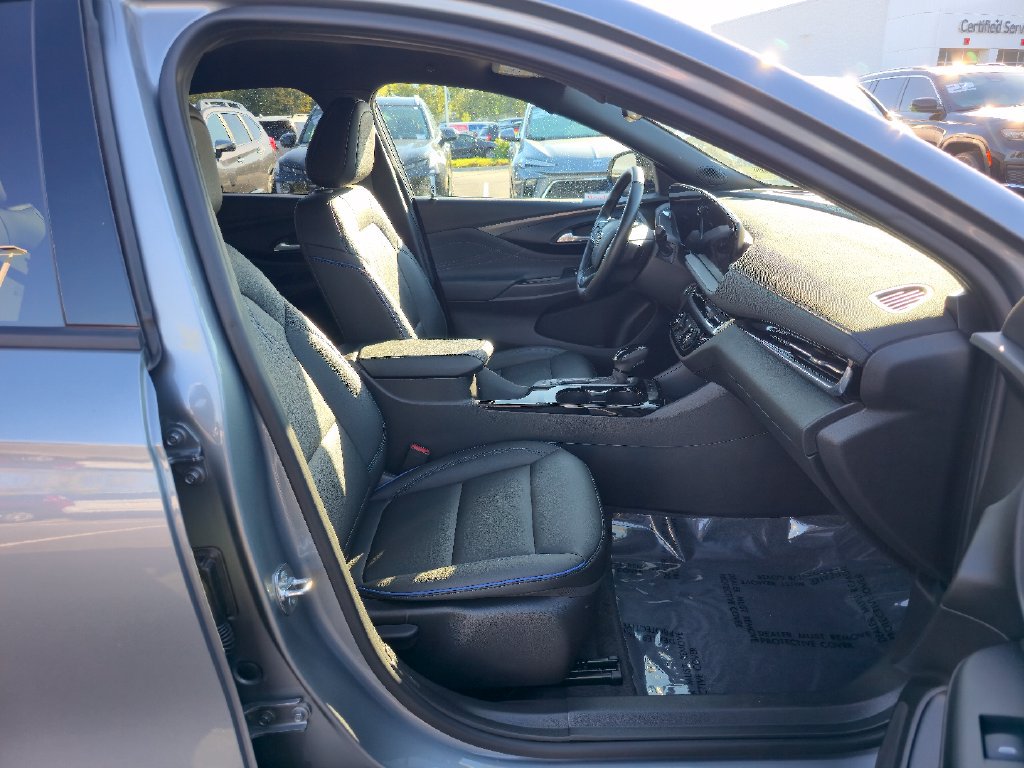 Used 2025 Buick Envista Sport Touring w/ Convenience I Package FWD image 27