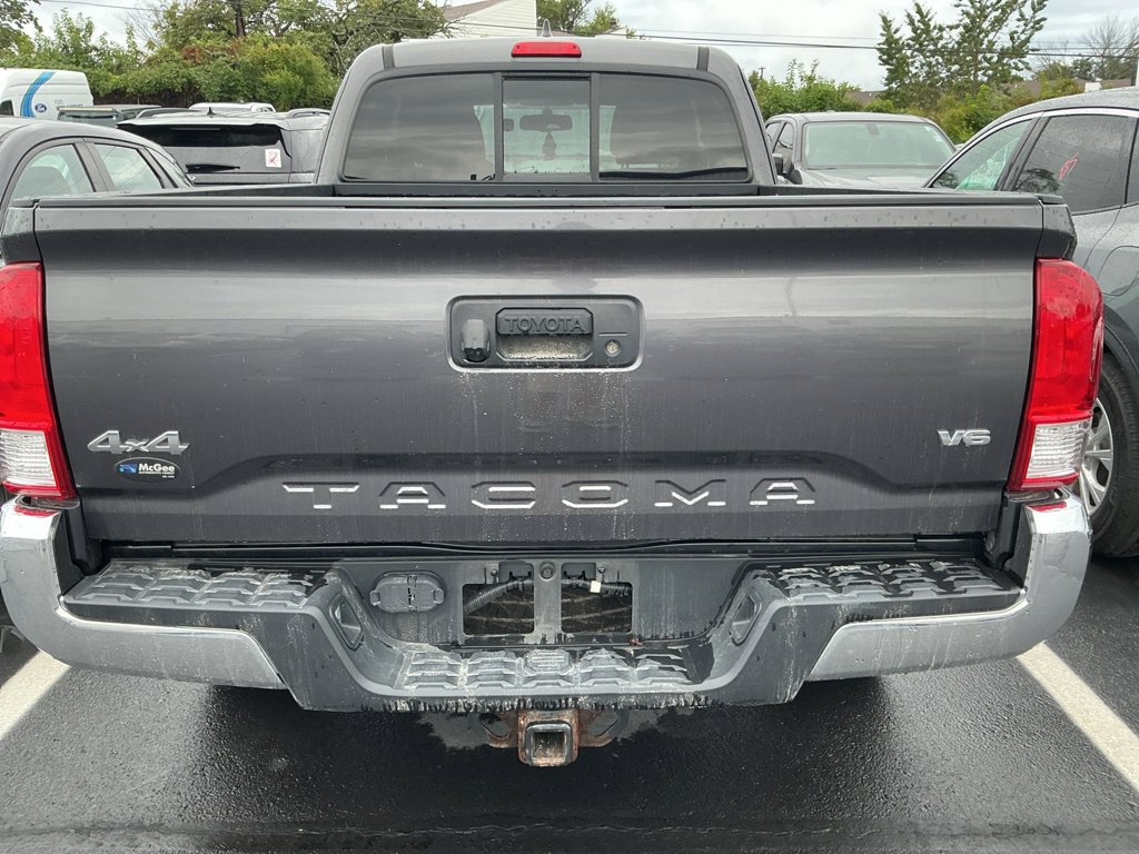 Used 2017 Toyota Tacoma SR5 w/ Tow Package AWD/4WD image 8
