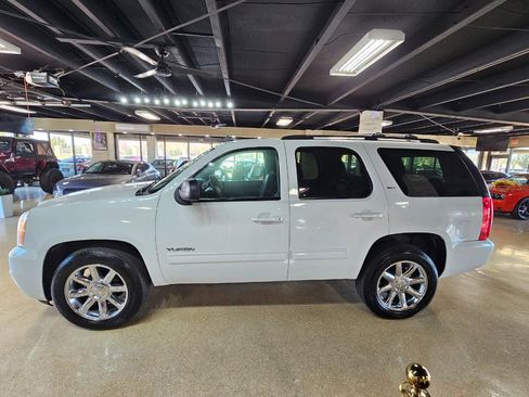 Used 2012 GMC Yukon SLT w/ SLT-2 Equipment Package image 4