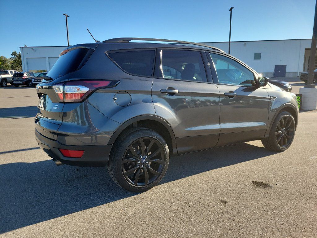 Certified 2018 Ford Escape SE w/ SE Sport Appearance Package AWD/4WD image 4