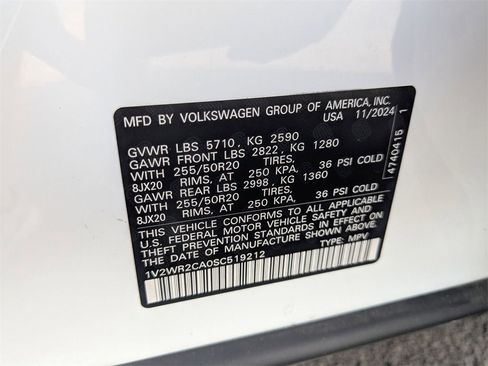Used 2025 Volkswagen Atlas SE image 35