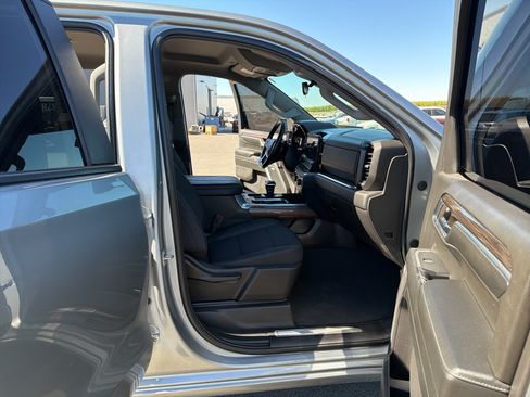 Used 2024 Chevrolet Silverado 1500 LT Trail Boss w/ Convenience Package II AWD/4WD image 11