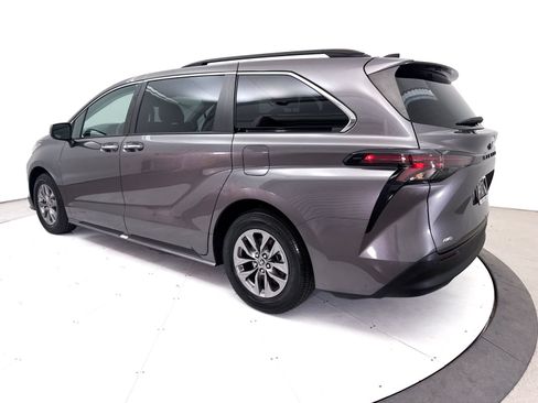 Used 2023 Toyota Sienna XLE w/ XLE Plus Package AWD/4WD image 18