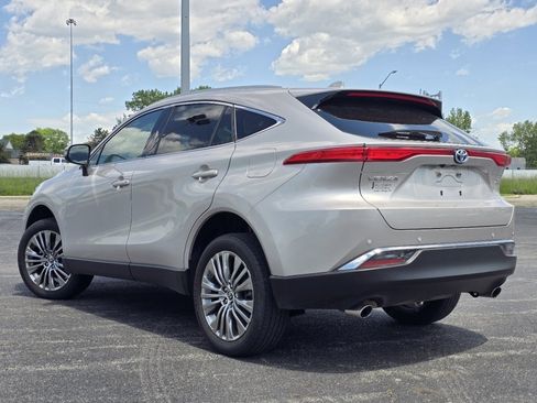 Certified 2024 Toyota Venza XLE AWD/4WD image 15