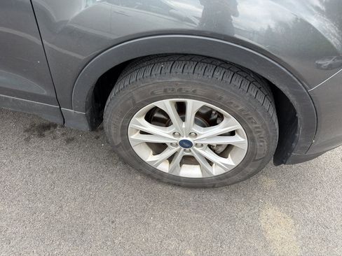 Used 2019 Ford Escape SEL image 4