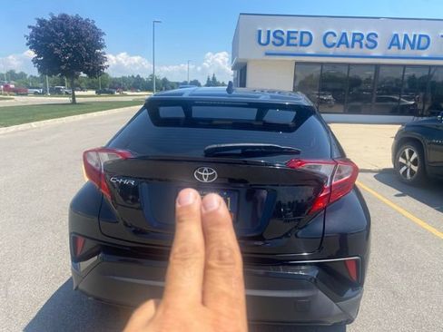 Used 2019 Toyota C-HR LE FWD image 5