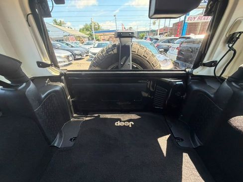 Used 2016 Jeep Wrangler Unlimited Rubicon w/ Dual Top Group AWD/4WD image 8