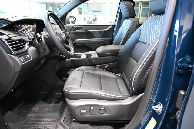 New 2027 GMC Acadia Denali w/ Denali Reserve Package AWD/4WD image 9