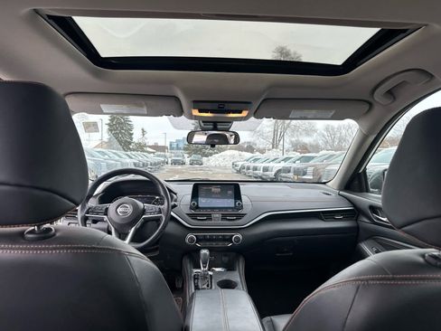 Used 2020 Nissan Altima 2.5 SR w/ Premium Package image 7